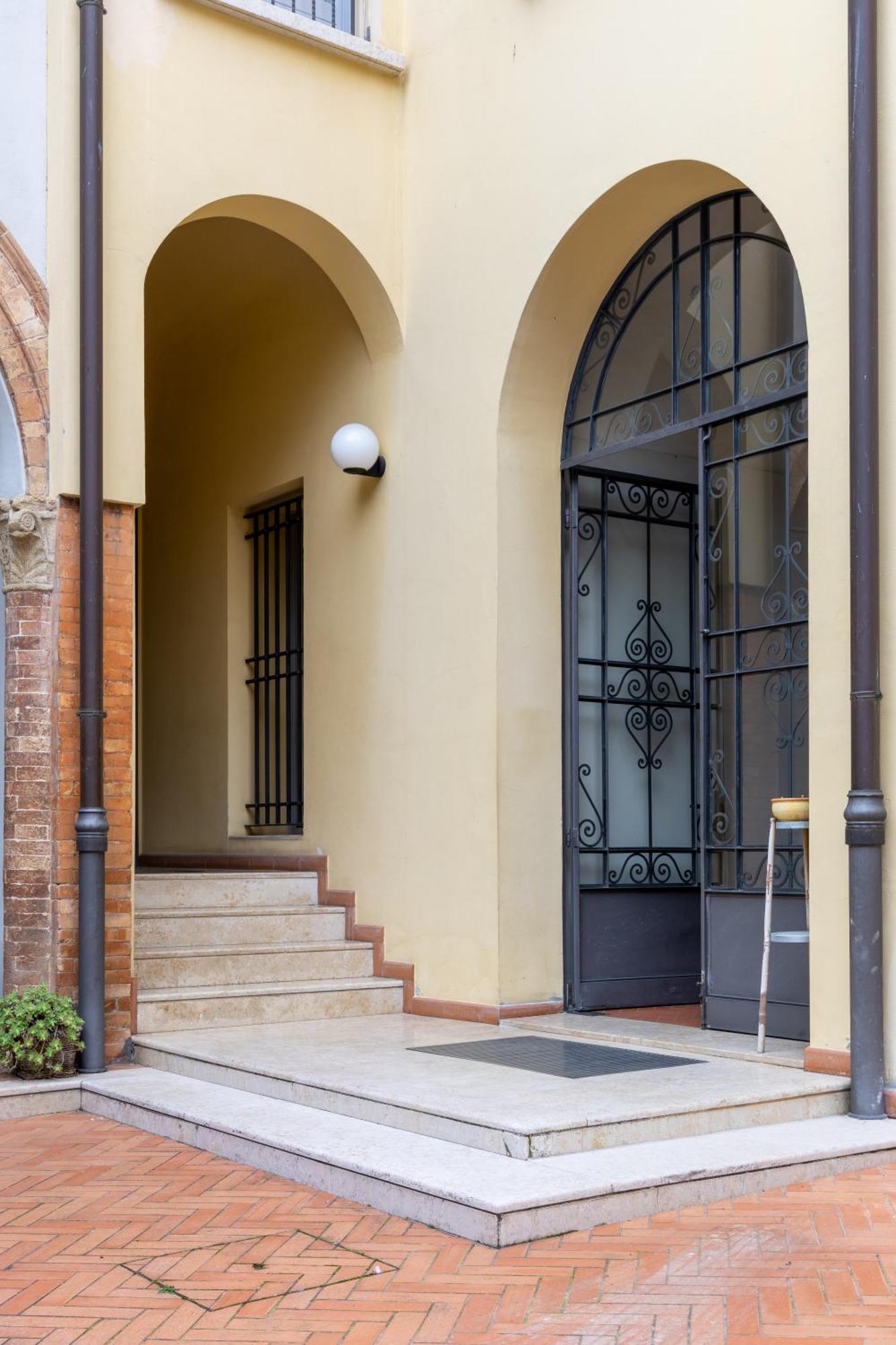Апартаменты Casa Petrucci Centro Storico Форли Экстерьер фото